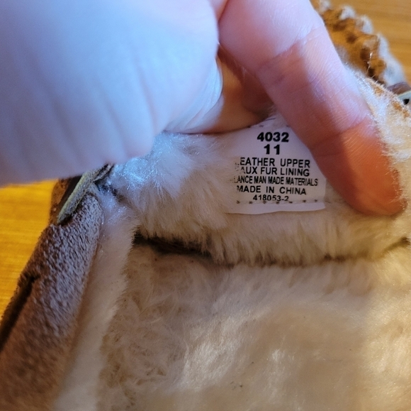 Minnetonka Moccasins Like New/NWOT Size 11 - Picture 10 of 11